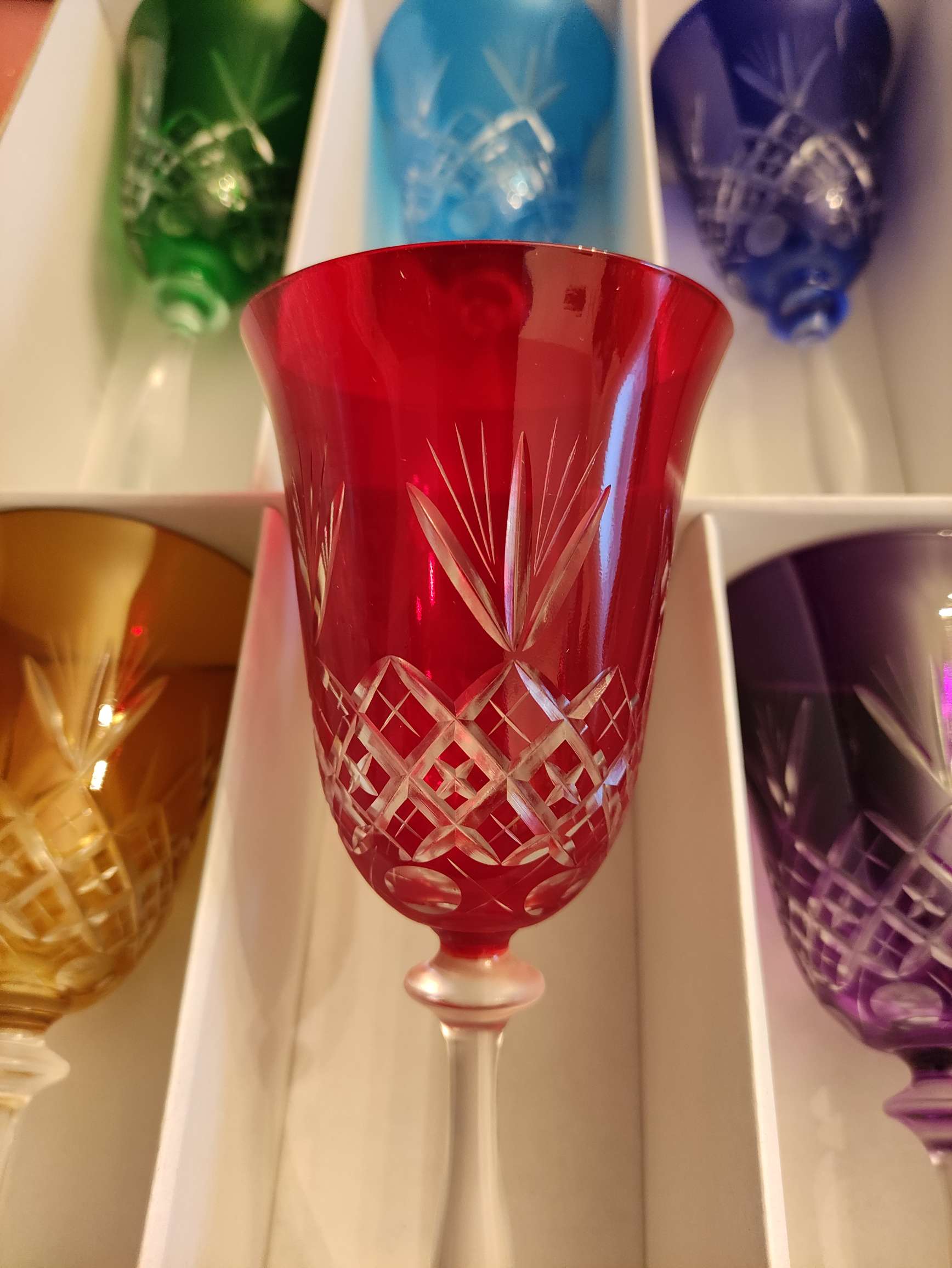 4 verres tout en couleur en cristal de Bohême sans plomb de la collection  Neon