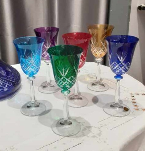 Verres à vin au pied teintés Rouge